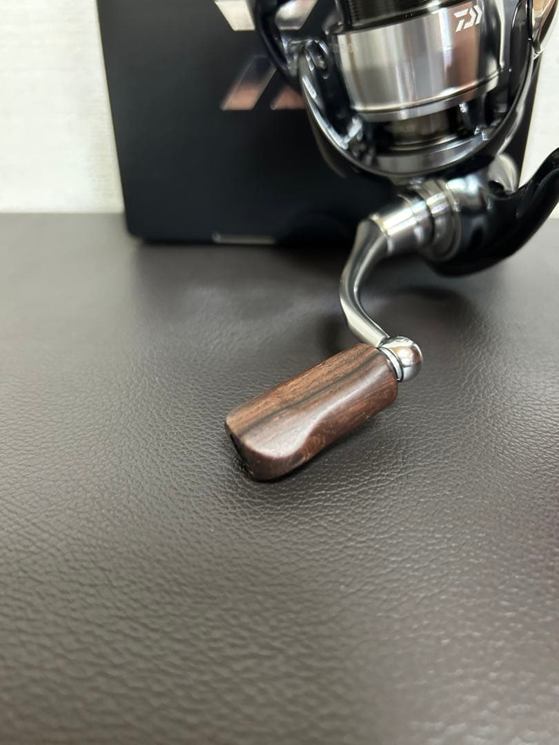 24セルテート FC LT2500S (SLP Iシェイプウッドノブ黒檀)ダイワ - メルカリ