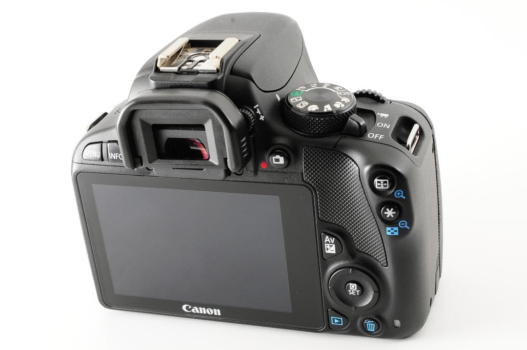 【ほぼ新品】 キャノン Canon EOS Kiss X7 《 6151回》