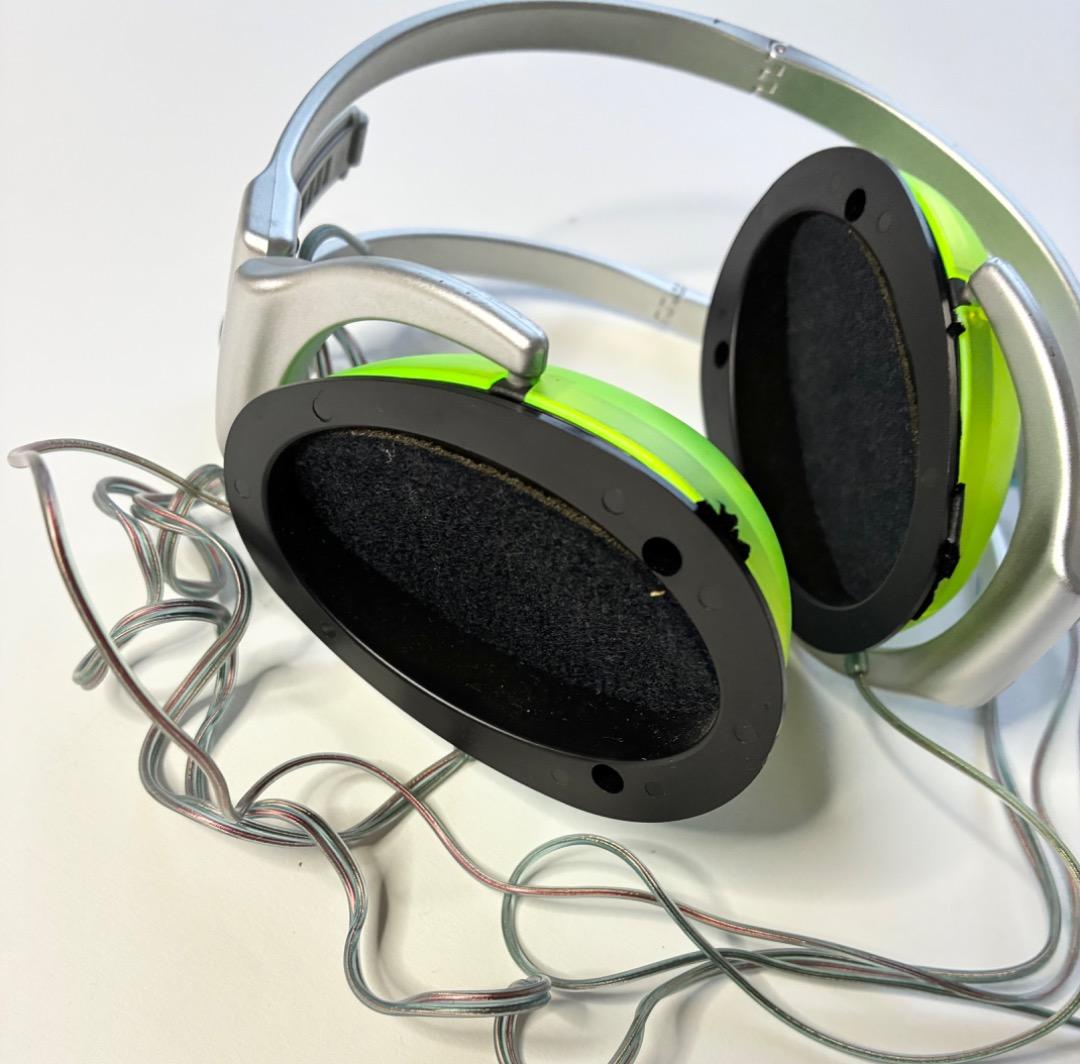 SONY ヘッドホン “eggo\" MDR-D011 密閉型 スケルトン 中古