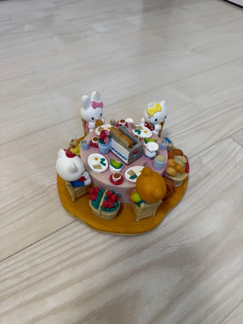 ハローキティ お茶会 貯金箱