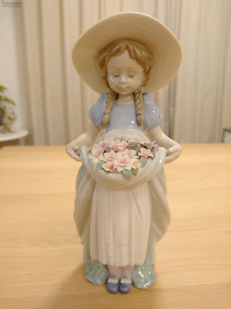 極美品 欠損無】LLADRO リヤドロ No.6756『たくさん摘めたよ