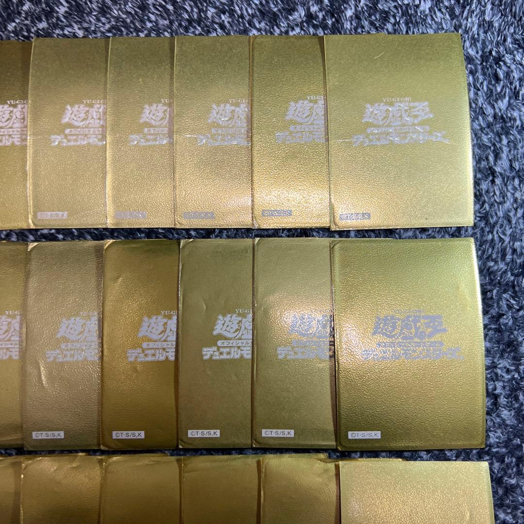 遊戯王【絶版‼️】初期ロゴ ザラザラ メタリックゴールド 金スリーブ40