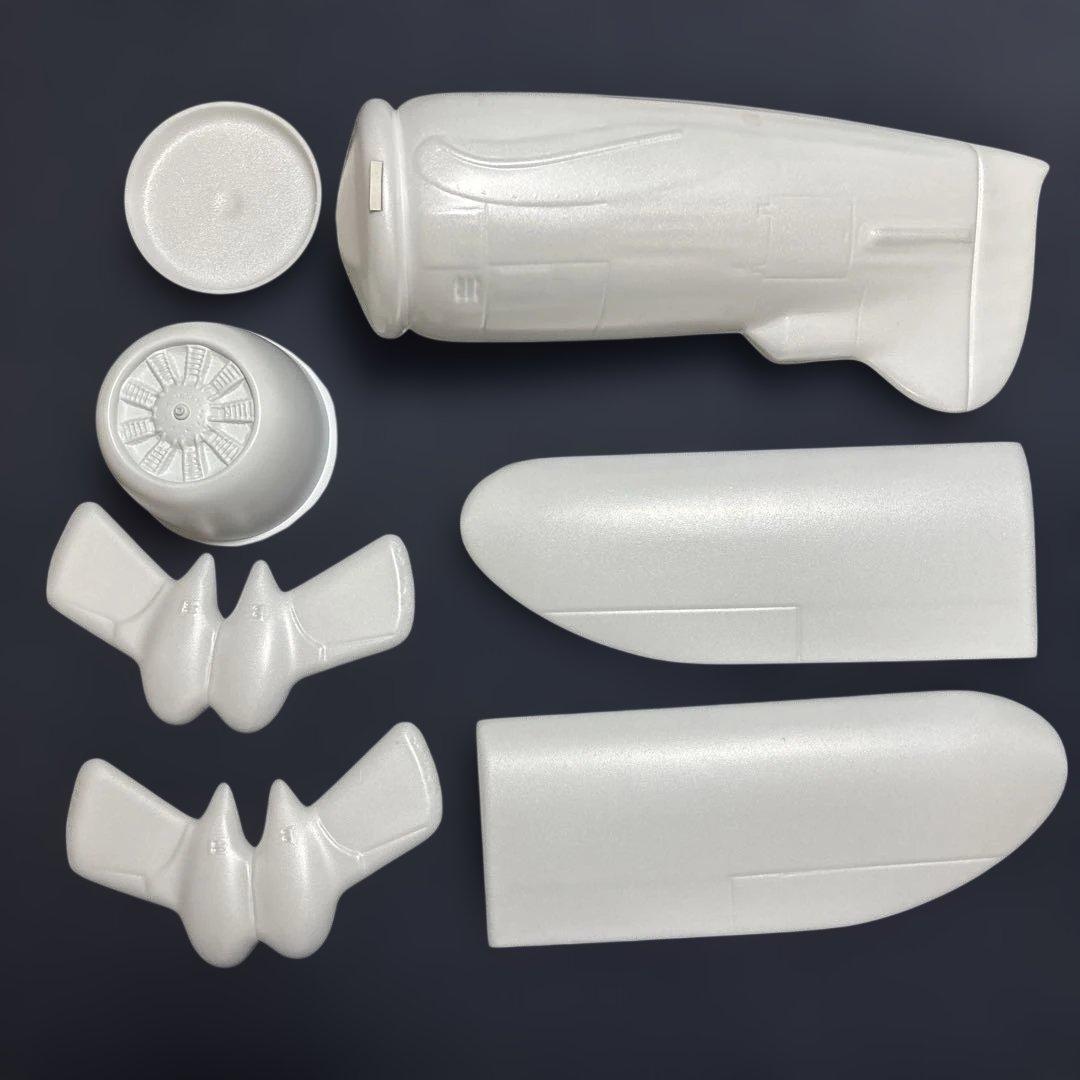 Gee Bee Racer RC飛行機キット FAN-TASTIC MODELS