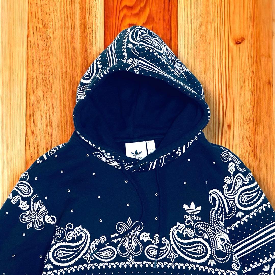 レア】adidas ペイズリー柄 プルオーバー パーカー 胸刺繍ロゴ S