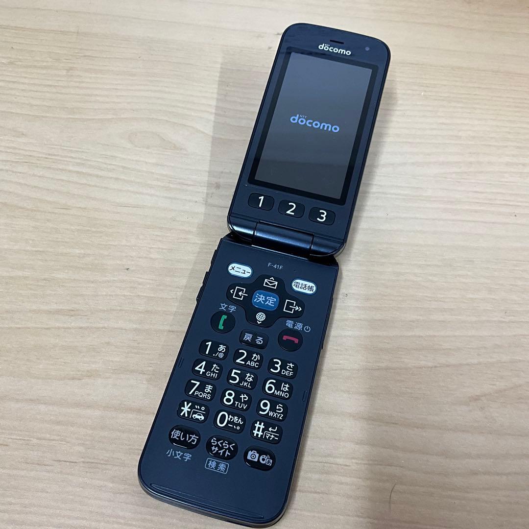 docomo らくらくホン F-41F ネイビー 本体 充電台＆充電器付き - メルカリ