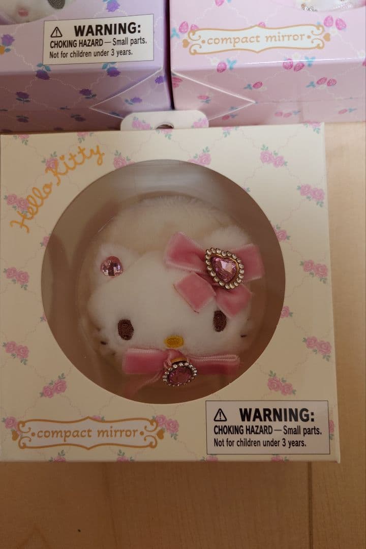♡新品♡サンリオ　マスコット付きダブルミラーセット