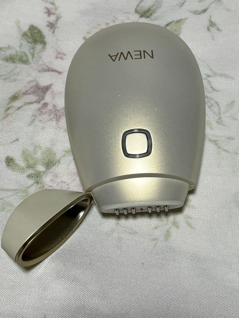 NEWA 美顔器 ゴールド 充電器付きの通販はau PAY マーケット - 輸入