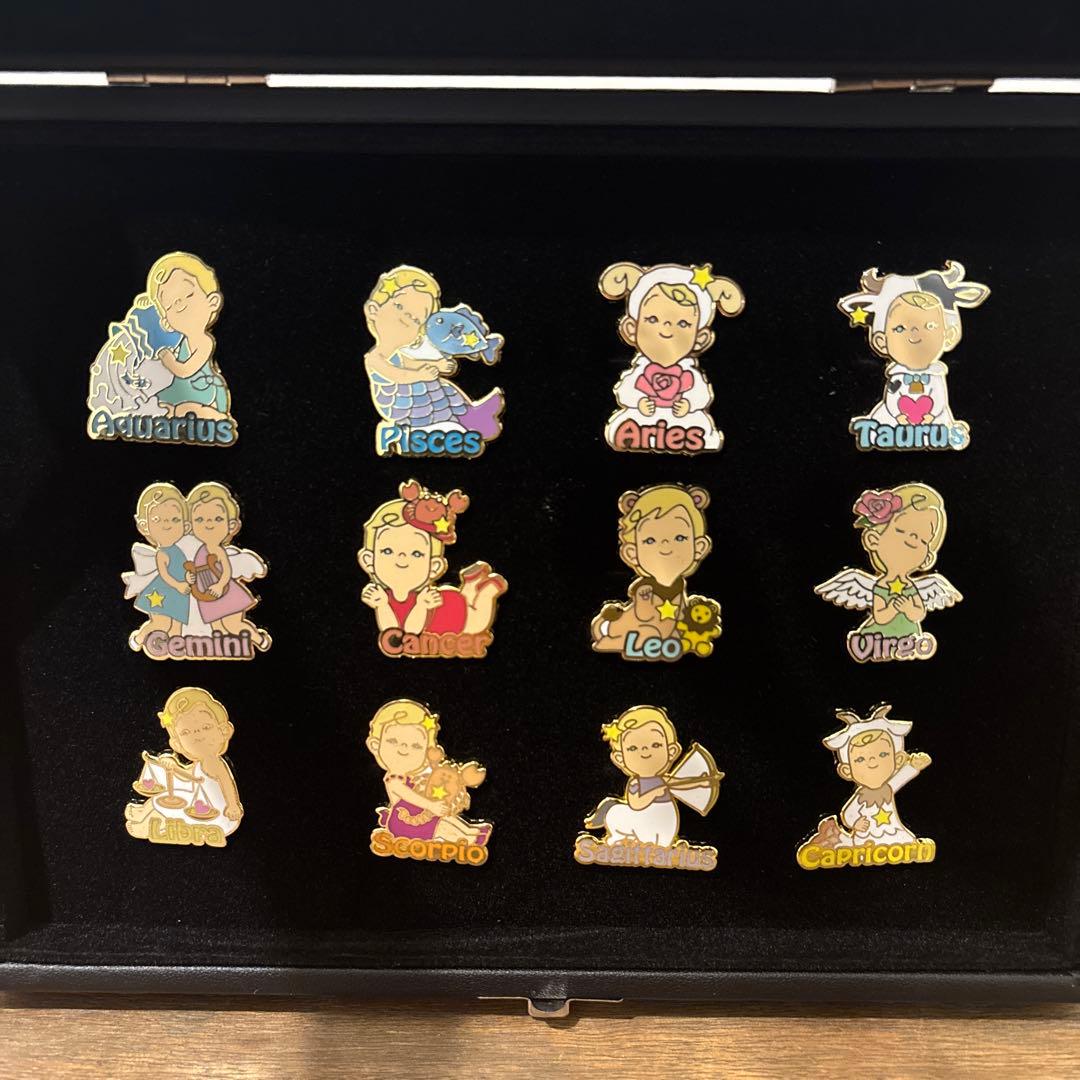 【希少】髙島屋シンガポールローズちゃん星座ピンバッジ（2023年） 30周年記念