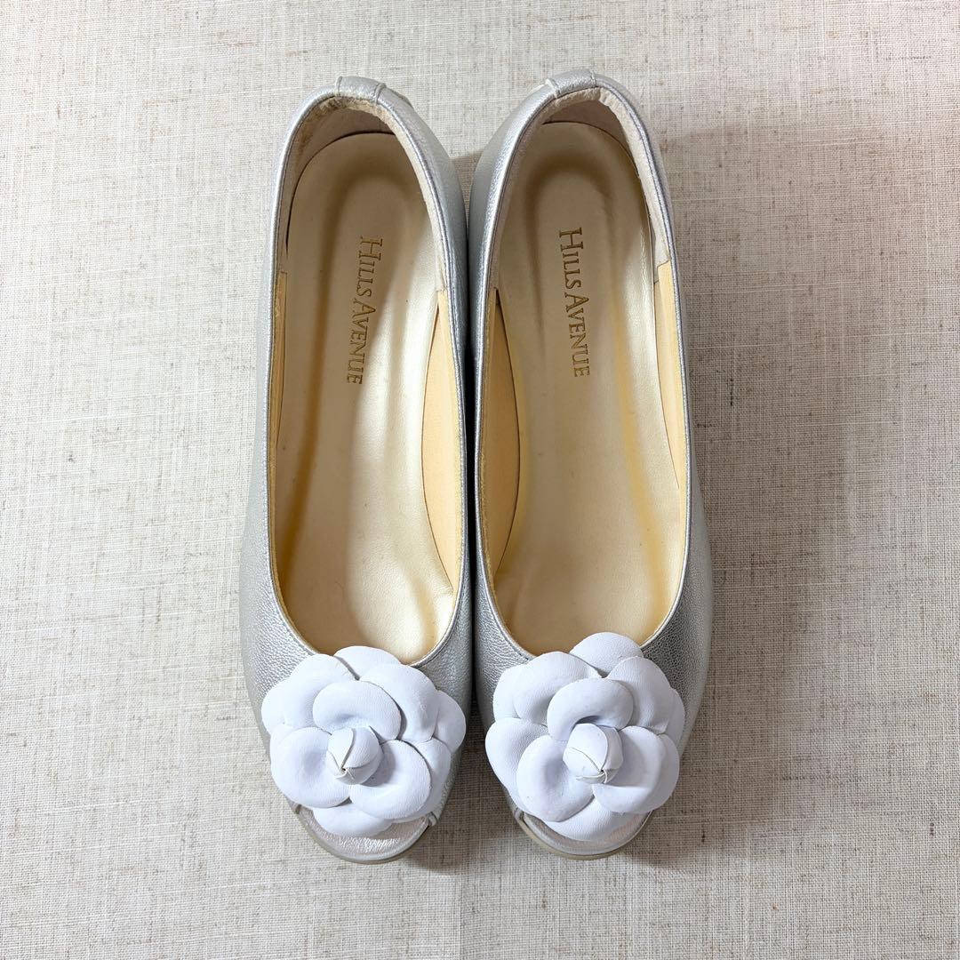 ヒルズアベニュー カメリア モチーフ ウェッジソール パンプス