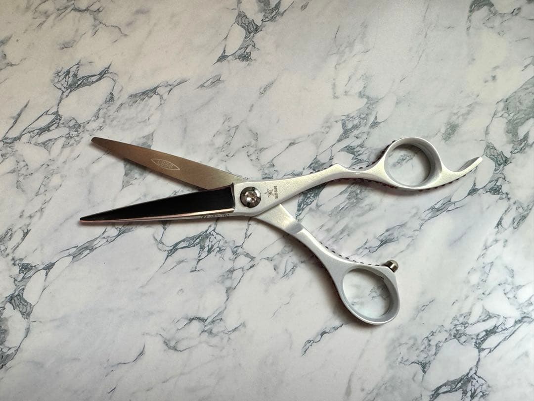 美品　シザーズ・ジャパン　シザー　美容師　シザーズジャパン シザーズジャパン | 職人が手作業で造りあげるカットシザー、セニング