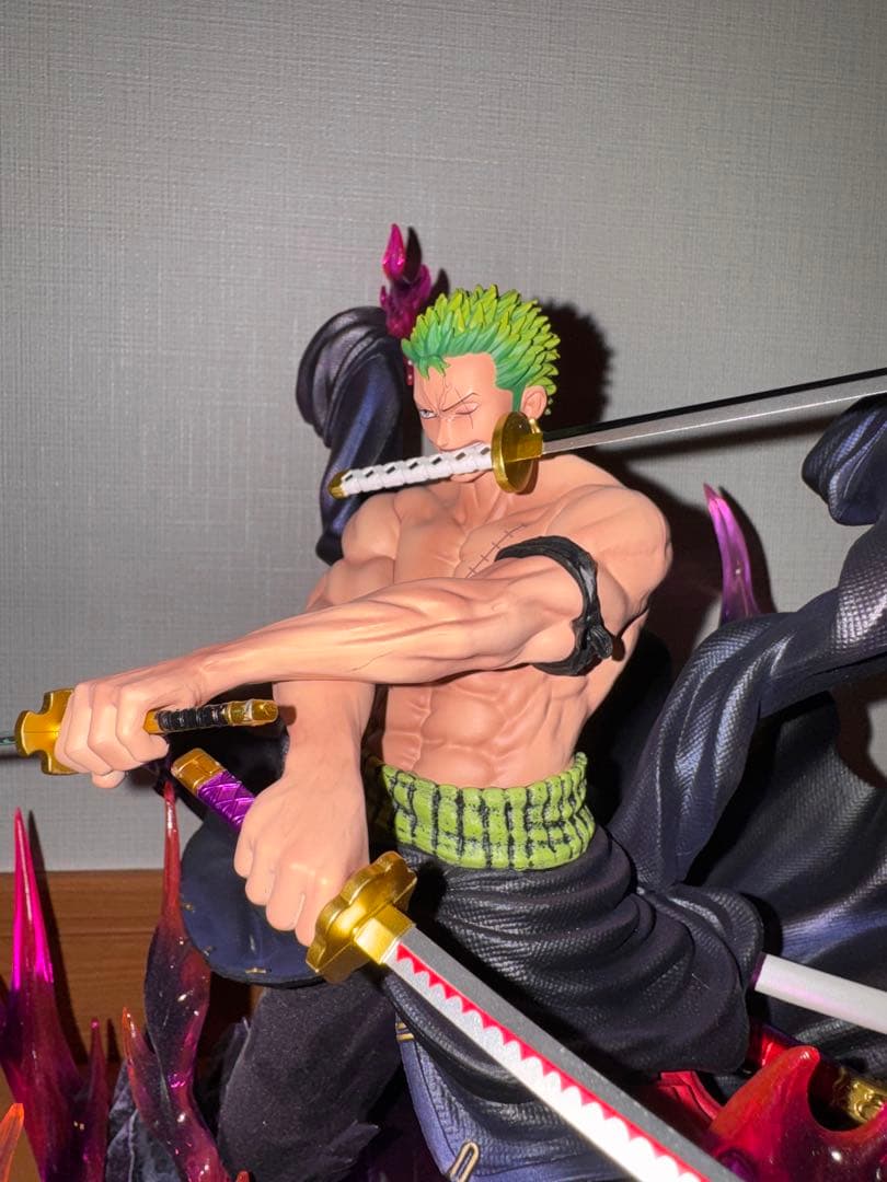 ワンピース 三刀流 ゾロ フィギュア