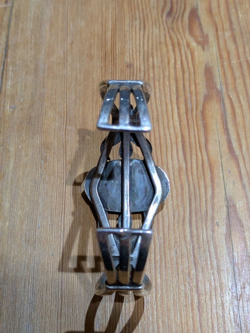 ナバホ ホワイトバッファロー サンドキャスト バングル - メルカリ