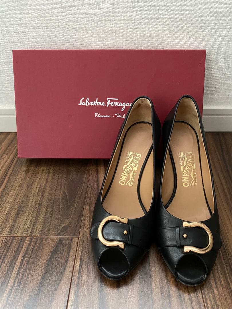 サルヴァトーレフェラガモ サンダル ハイヒール　24.5cm