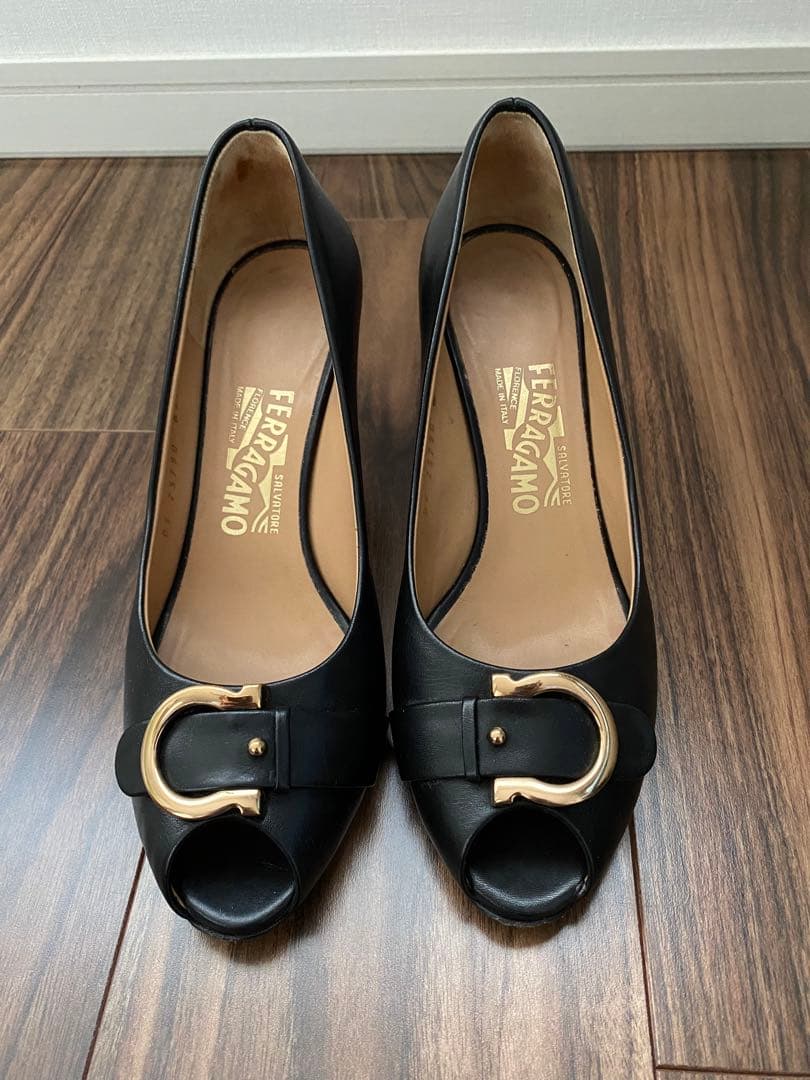 サルヴァトーレフェラガモ サンダル ハイヒール　24.5cm