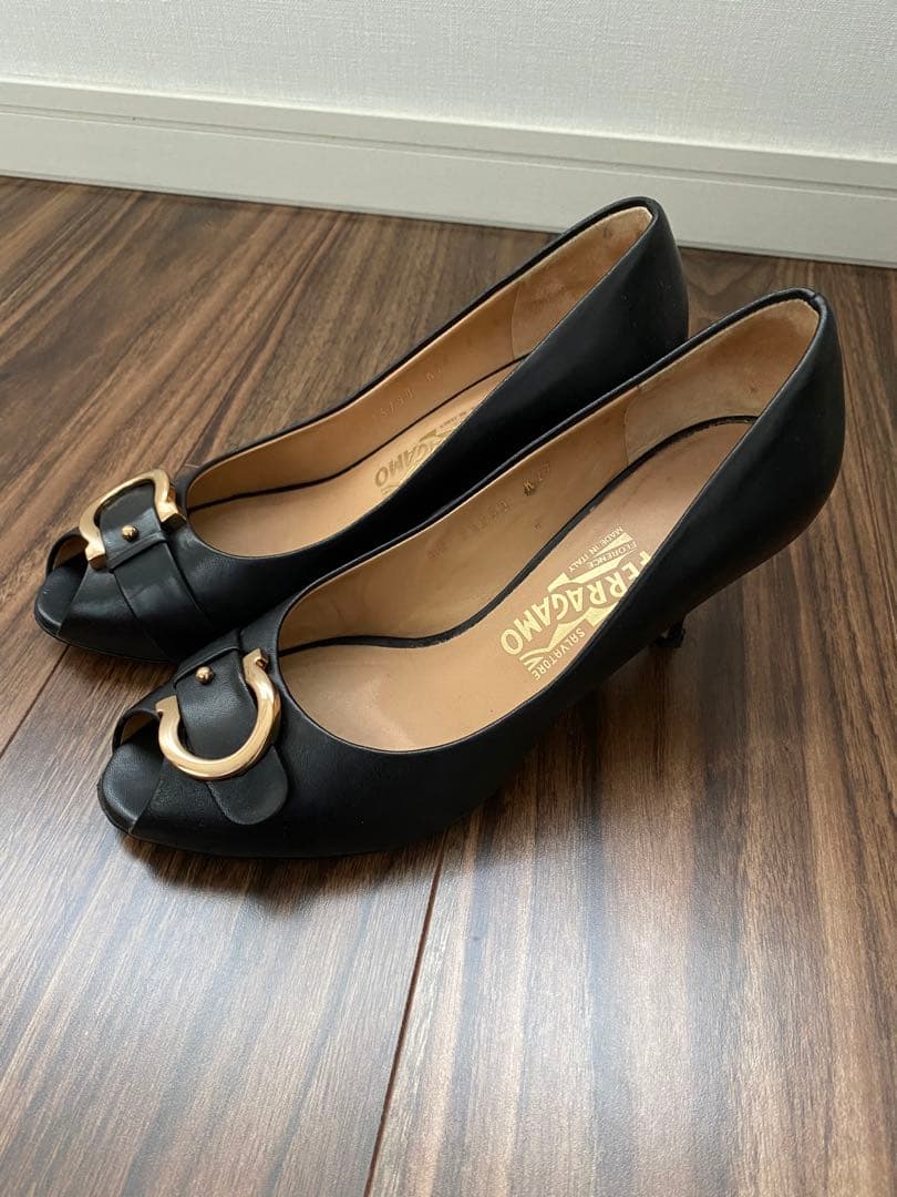 サルヴァトーレフェラガモ サンダル ハイヒール　24.5cm