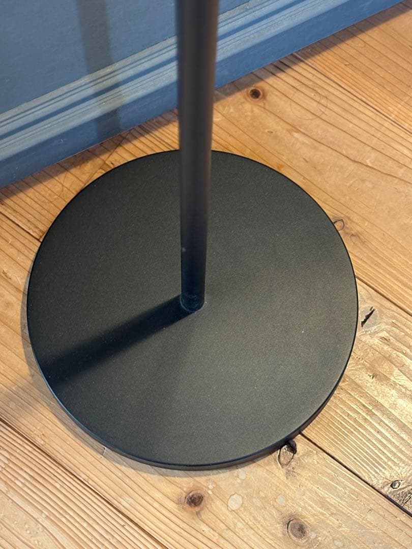 ブラック アーム式フロアスタンドの通販｜www.reigneleven.com