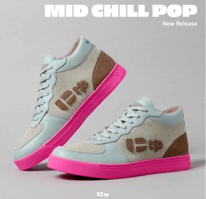 23.5cm 　限定品　にゅーず　MID Chill Pop スニーカー