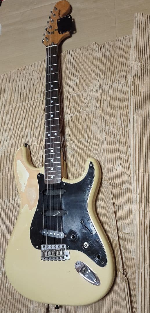 たぶんTOKAIかGRECO　ジャンク　3点どめ　ストラトキャスタータイプ Tokai (トーカイ) エレキギター ストラトキャスタータイプ SS-60 動作