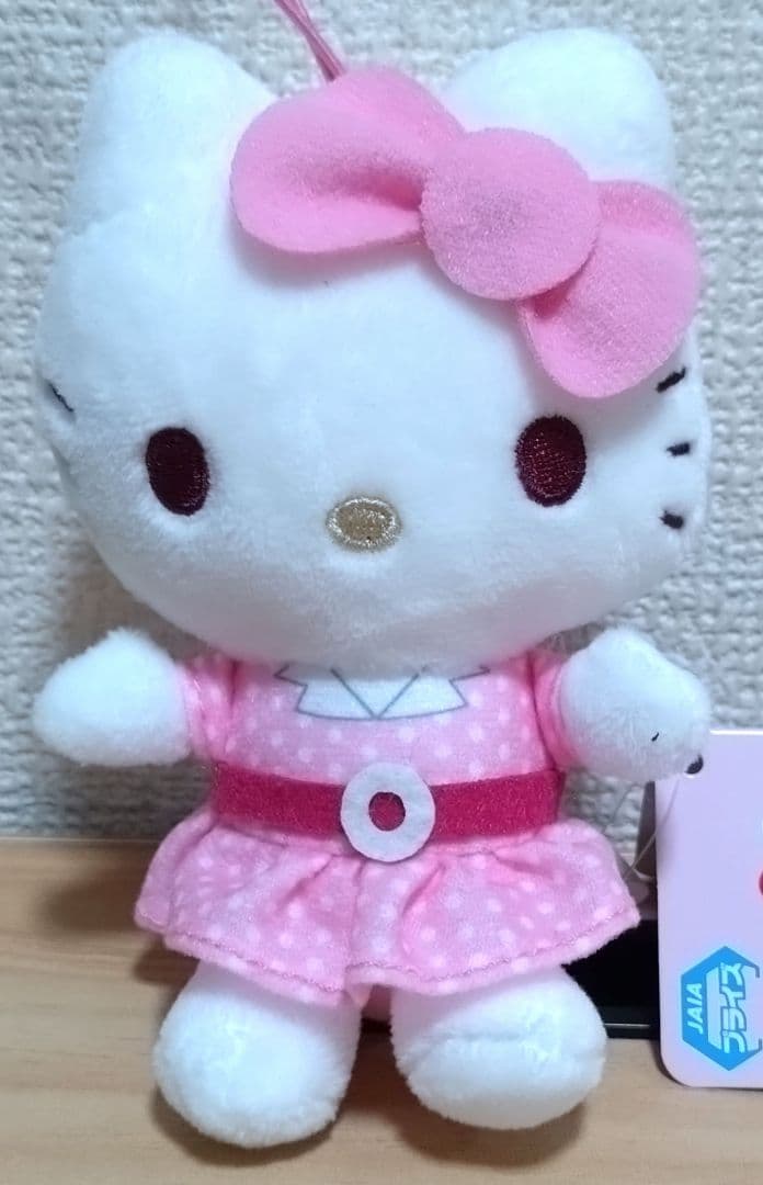 ハローキティ レトロワンピースちょいデカ マスコット - メルカリ