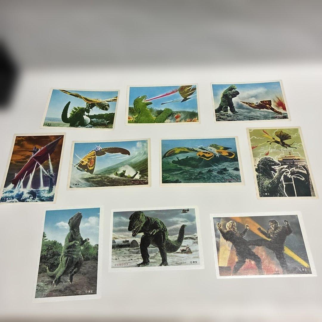 ウルトラマン 手帳2冊、キャラクターカード97枚