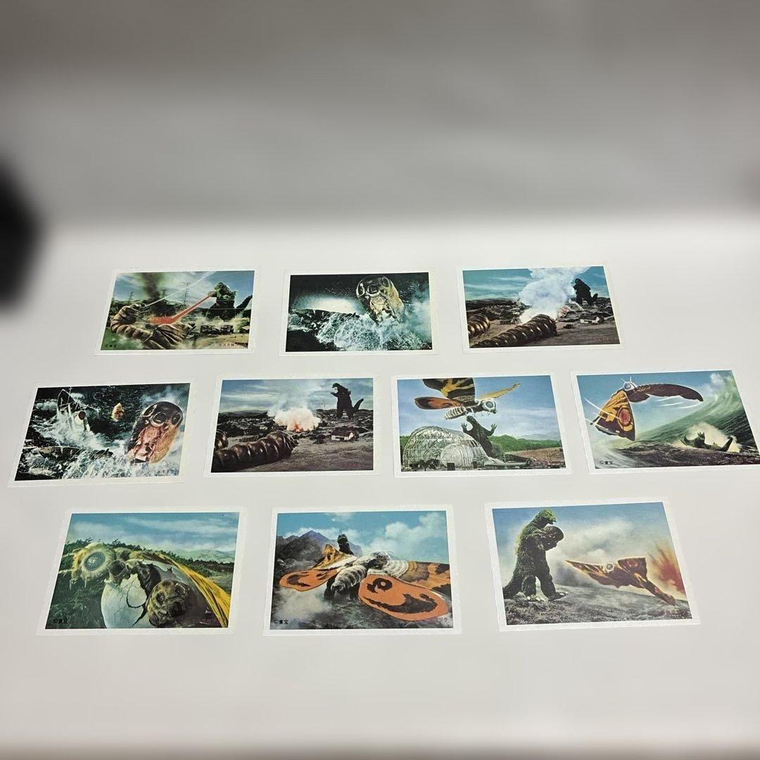 ウルトラマン 手帳2冊、キャラクターカード97枚