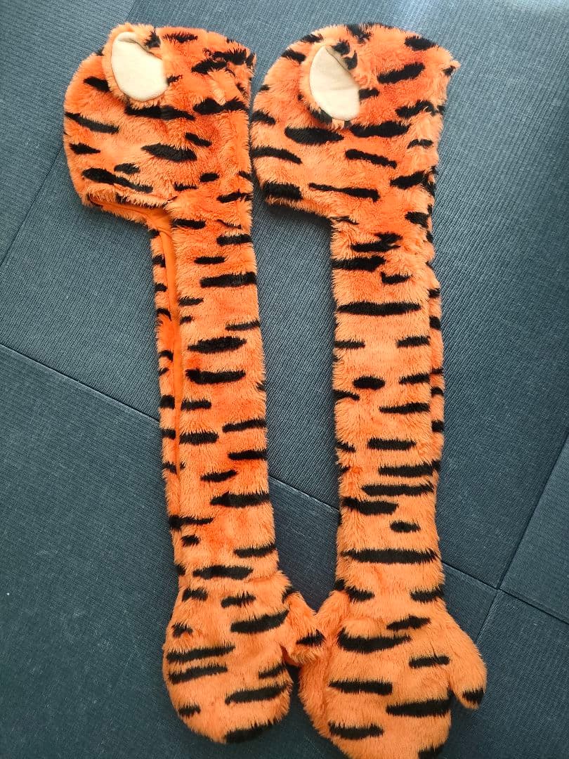 ディズニーリゾート　ティガー　マフラーキャップ　ファンキャップ　2個セット