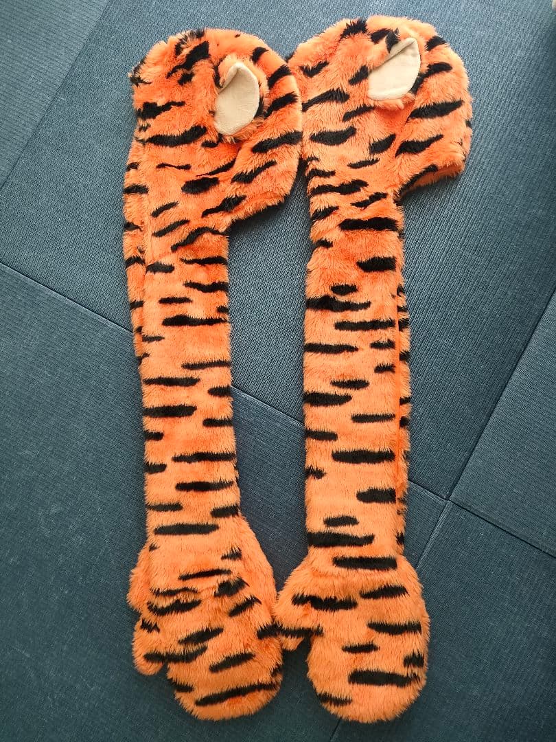 ディズニーリゾート　ティガー　マフラーキャップ　ファンキャップ　2個セット