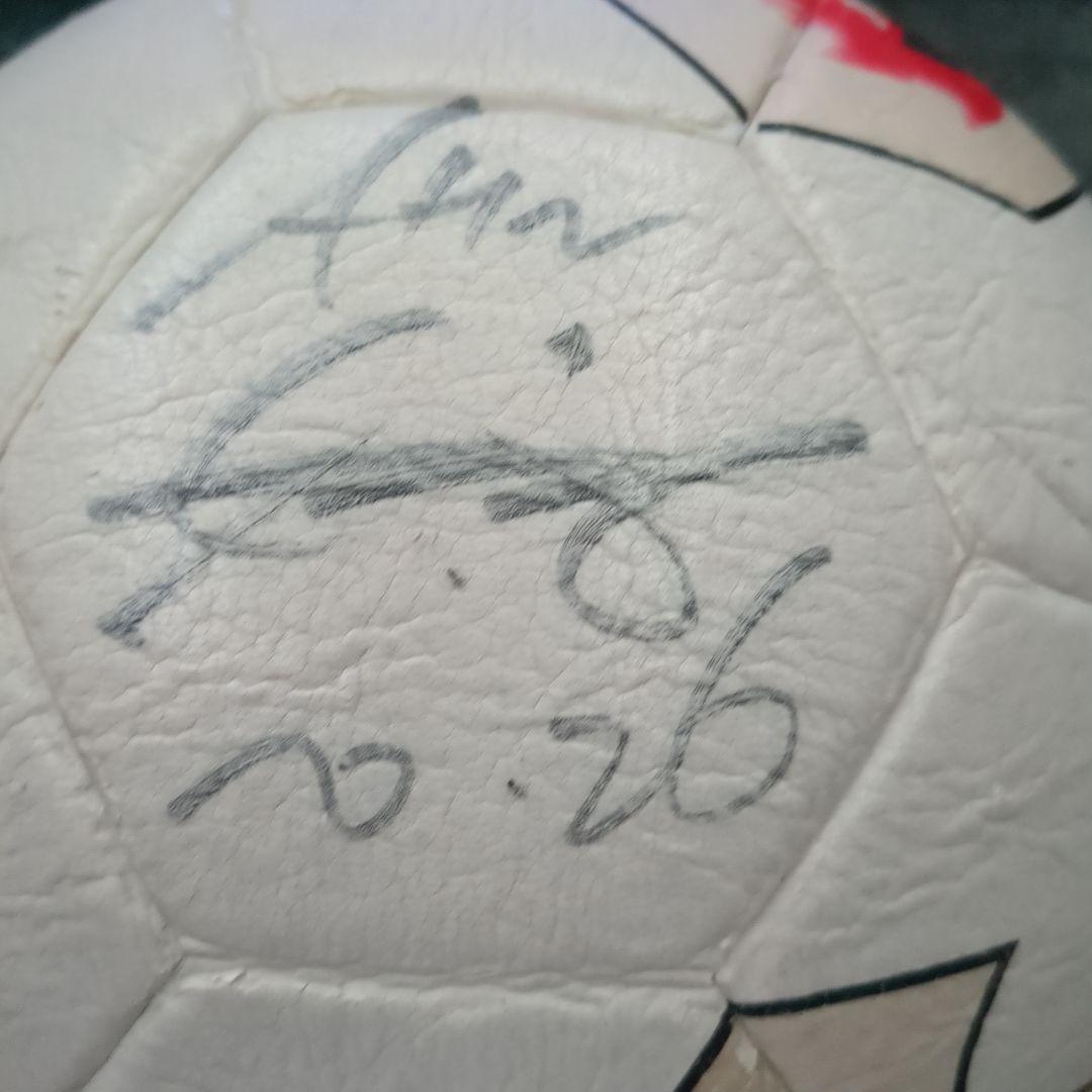 Fevernova Latino サッカーボール サイン入り　アリエン・ロッベン PANINI ARJEN ROBBEN ロッベン Peacock 直筆サイン - メルカリ