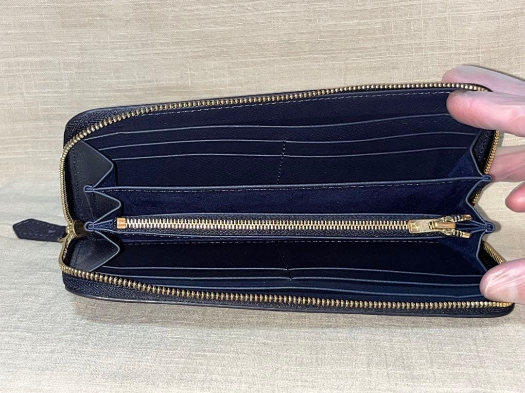 クベラ（KUBERA）シュランケンカーフ ラウンドファスナー長財布 - メルカリ