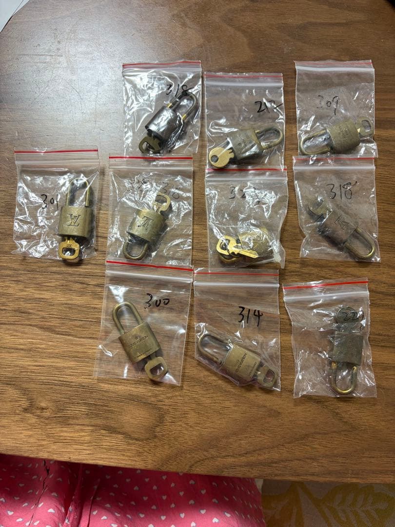 ルイヴィトン パドロック/南京錠 10個セット キー各1本付 - メルカリ