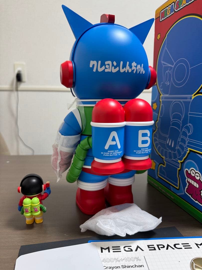 MEGA SPACE molly 400%+100% クレヨンしんちゃん - メルカリ