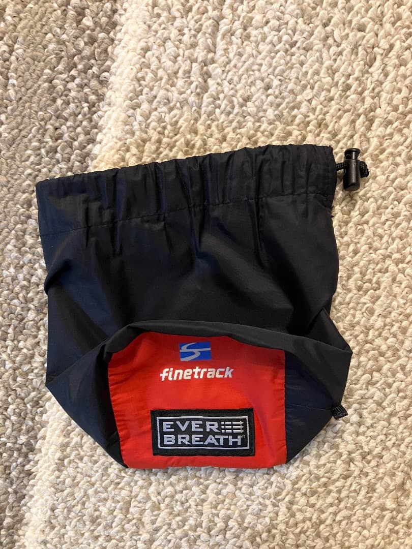 finetrack EVER BREATH シュラフカバー 赤