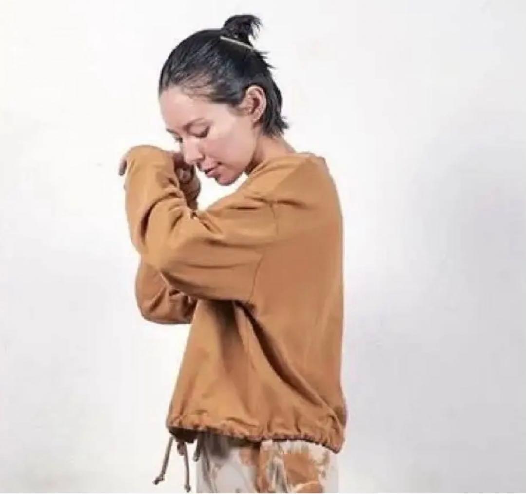 yinyang ウィークエンドプルオーバー yoga Yin/Yang Core | ALO Wellness Club