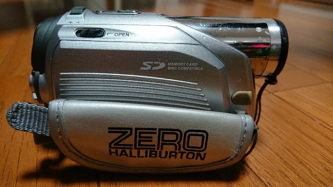 ゼロハリバートンのデジタルビデオカメラ