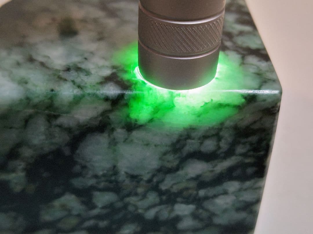 黒白緑 1.7kg 翡翠 ヒスイ 原石 鑑賞石 自然石 誕生石 鉱物 鉱石 水石