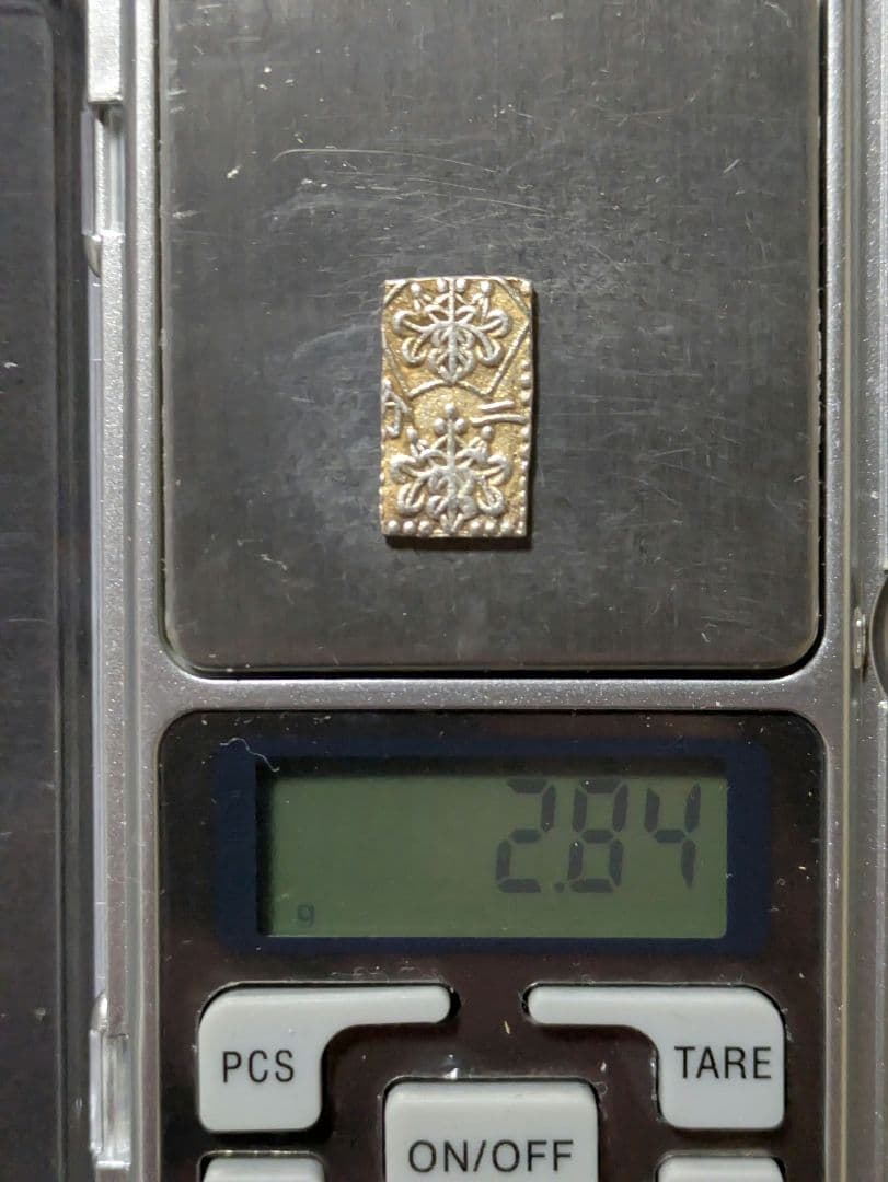 明治二分判金（銀台）　花押面額縁様　2.84g