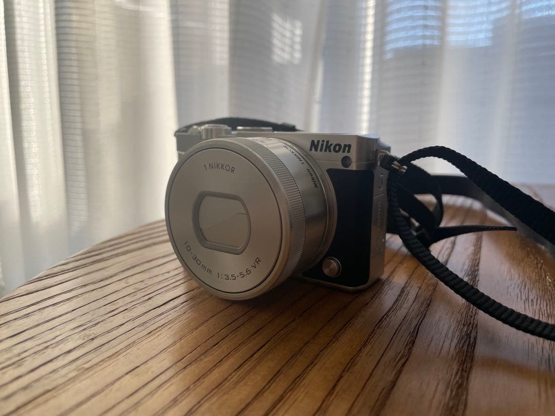 Nikon ニコン 1 J5 付属備品・カバー付き レザーカメラケース ニコン Nikon1 J5対応 お揃いカラーのストラップ