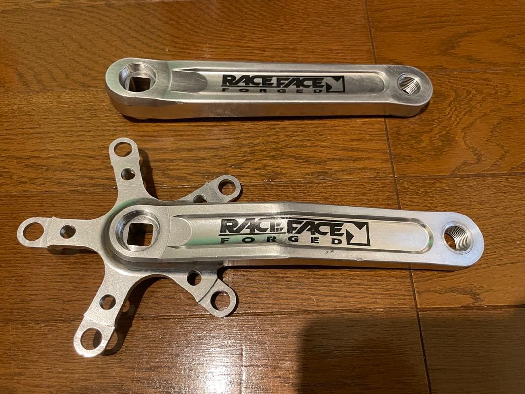 RACE FACE TURBINE クランク Race Face Turbine Cinch 30 2x11 Crankset - Boost - Black - No BB