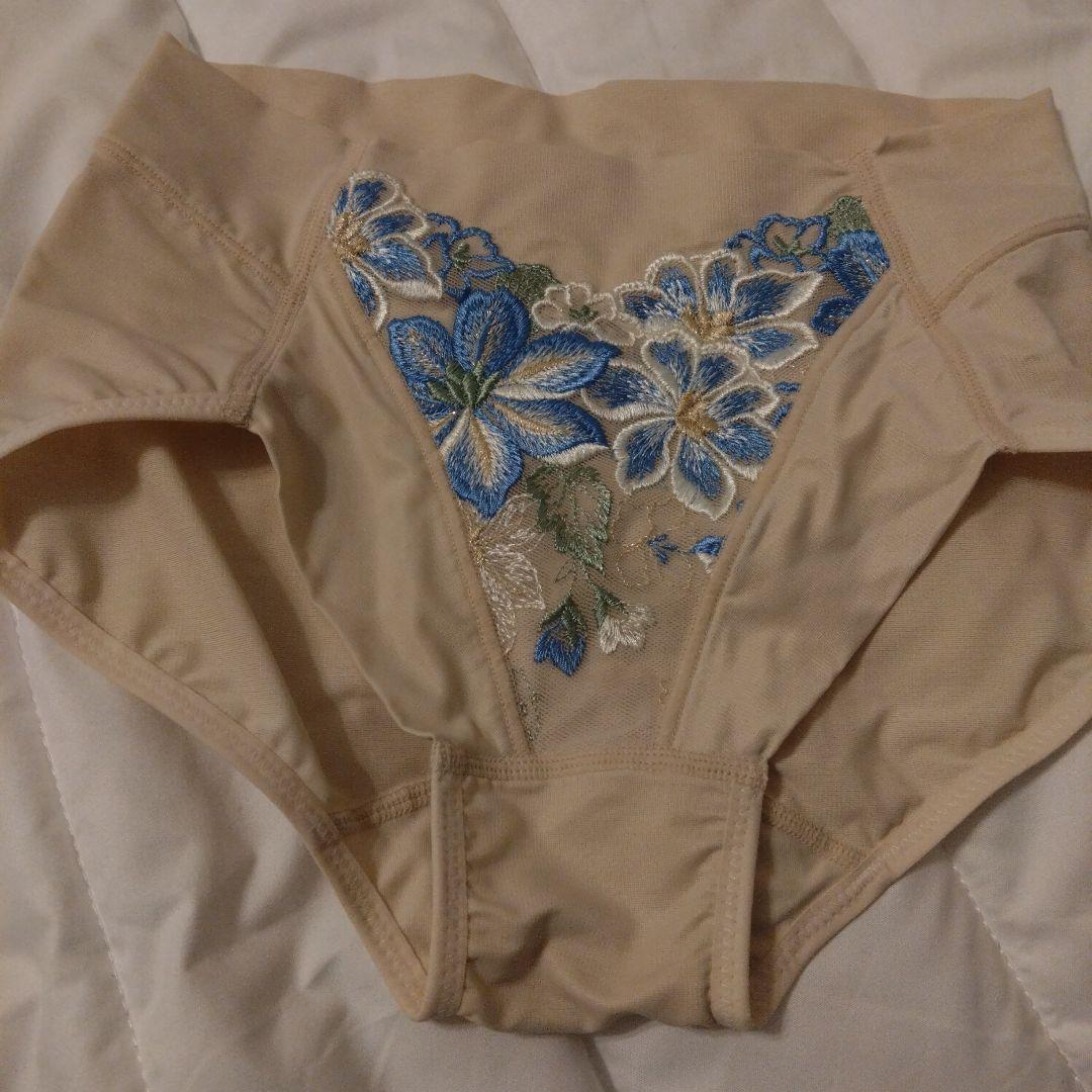 マルコ モンマリエシェリル アイボリー S - メルカリ