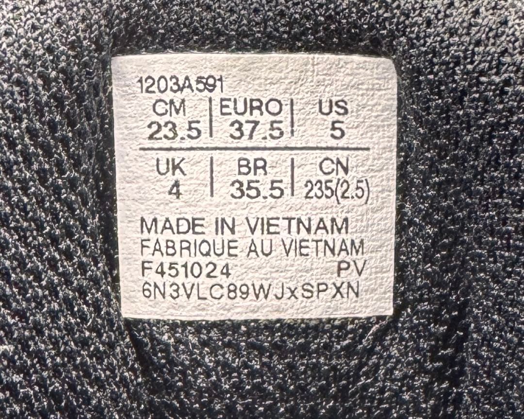 【ASICS】GEL-KINETIC FLUENT 23.5cm