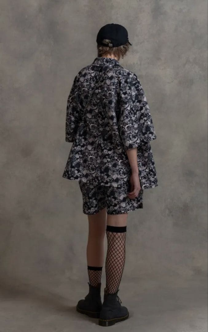 新品 LiSA ROY 花柄ショートパンツ