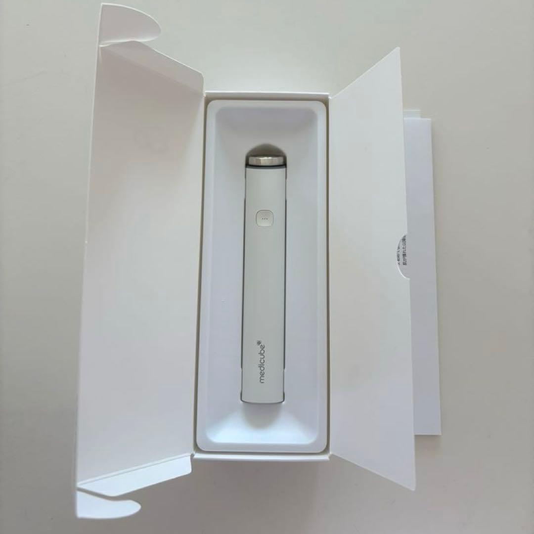 メディキューブ medicube ブースタープロミニ 美顔器 ホワイト - メルカリ