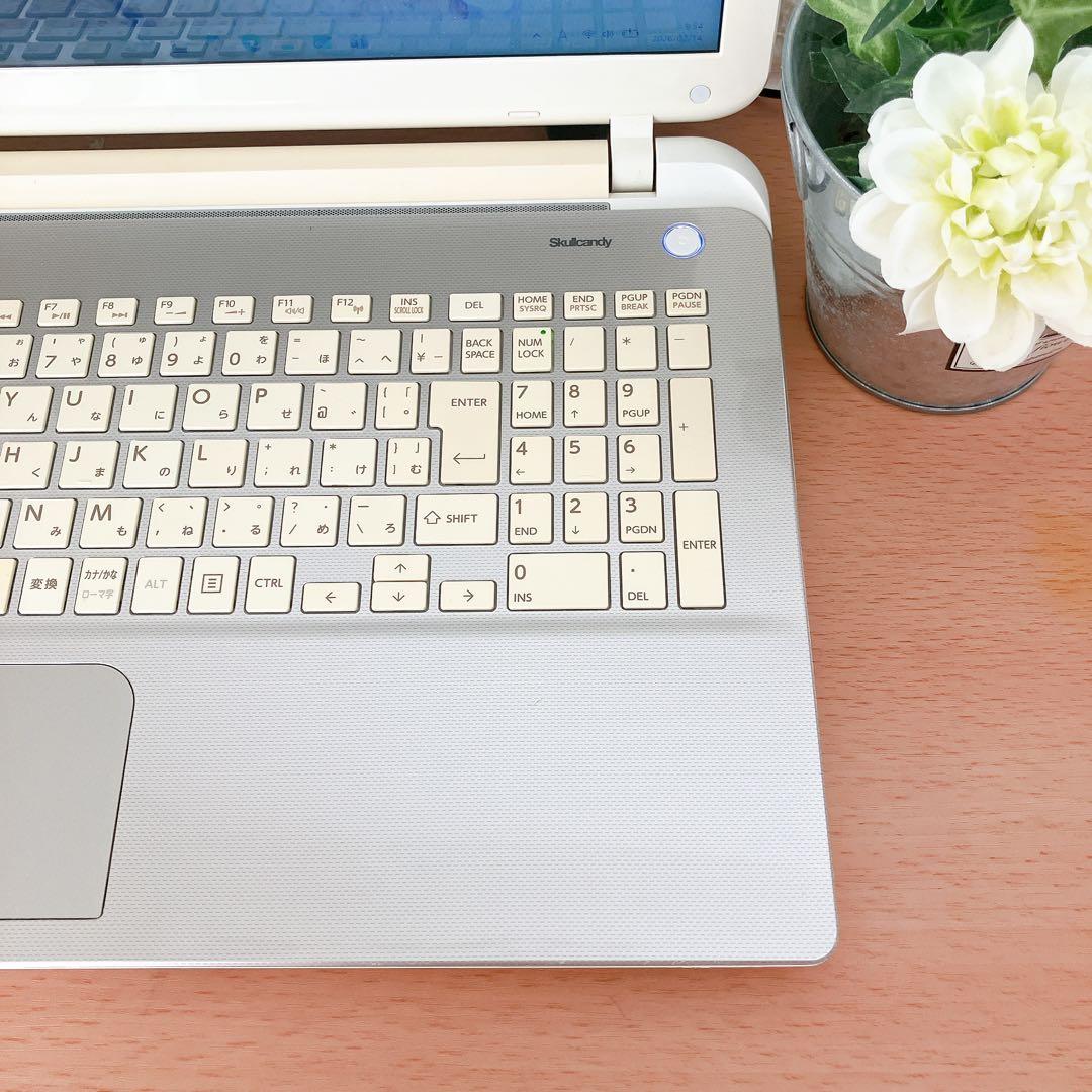 Windows11✨SSDで快適☘️カメラ付すぐ使えるノートパソコン - メルカリ