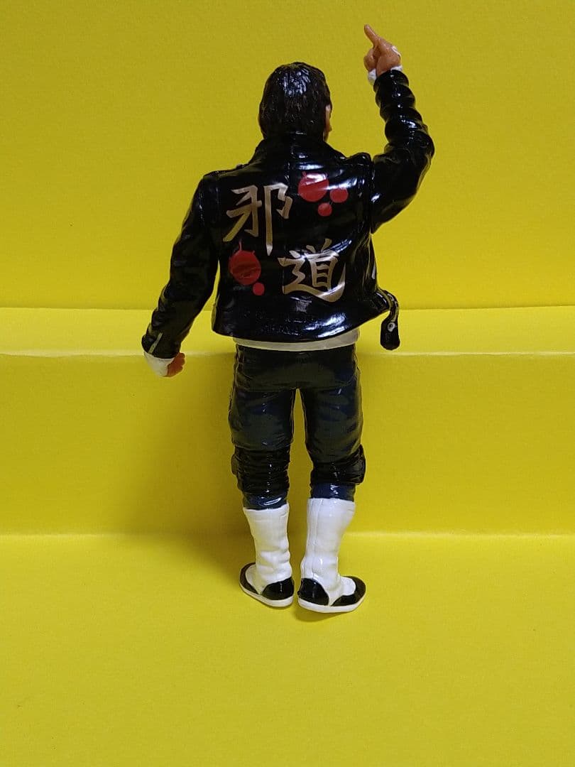 アントニオ猪木、小川直也、大仁田厚、桜庭和志、春一番のフィギュア7体