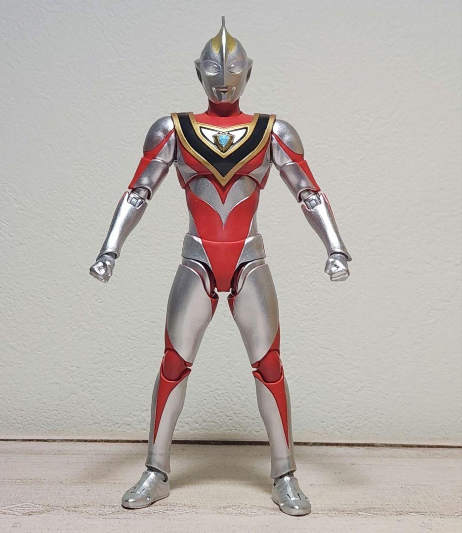 S.H.Figuarts 真骨彫製法 ウルトラマンガイア（V2）