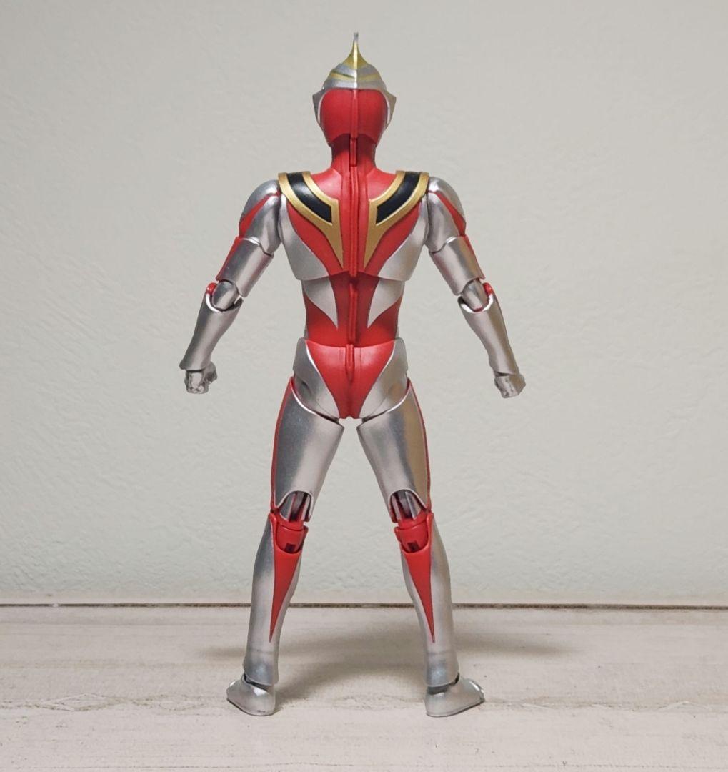 S.H.Figuarts 真骨彫製法 ウルトラマンガイア（V2）