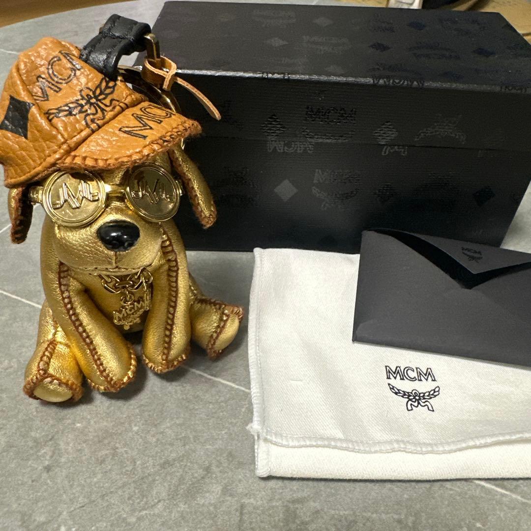 MCM レザーキーホルダー バッグチャーム サングラスドッグ 犬 - メルカリ