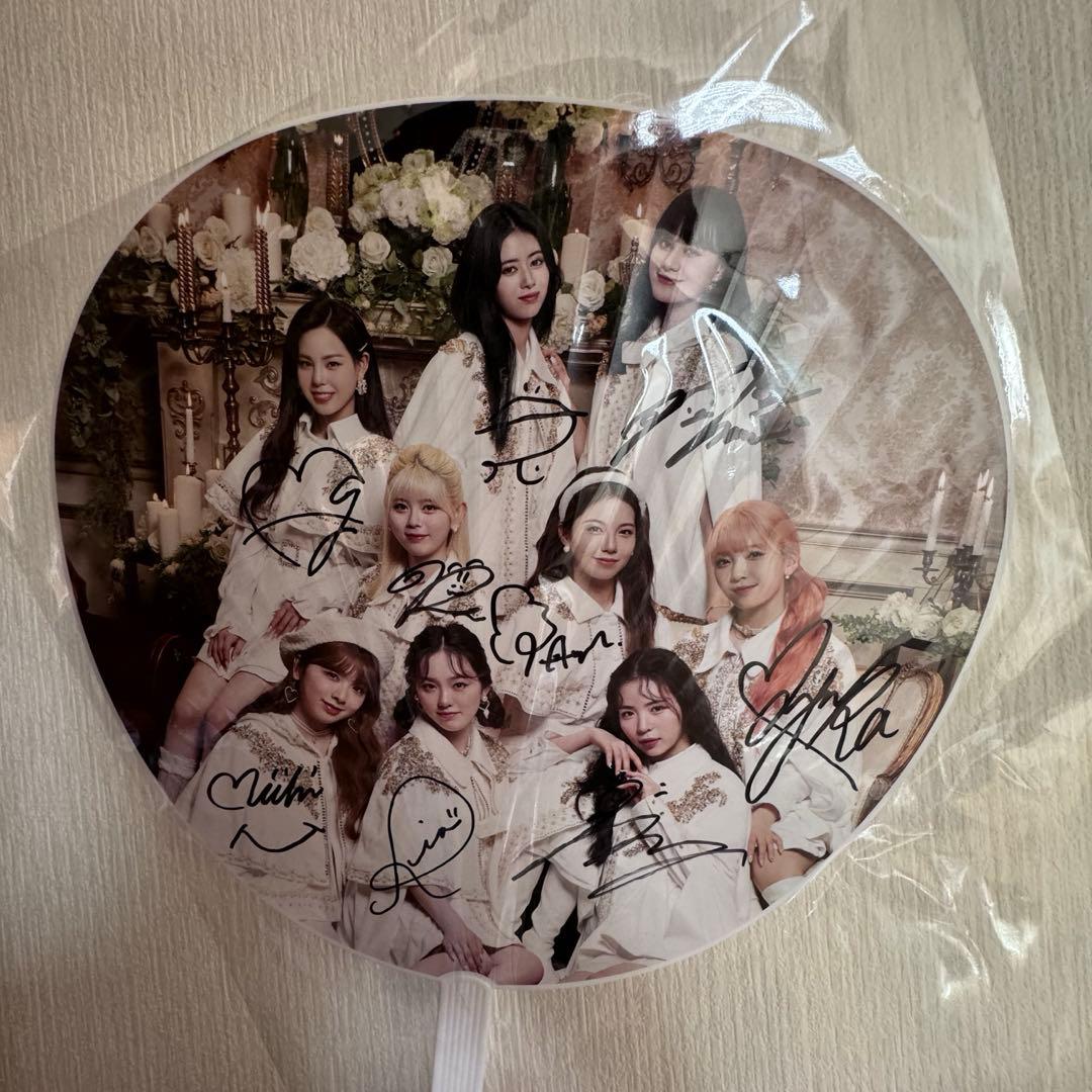 期間限定出品☆NiziU 全員サイン入り うちわ Burn it up - メルカリ