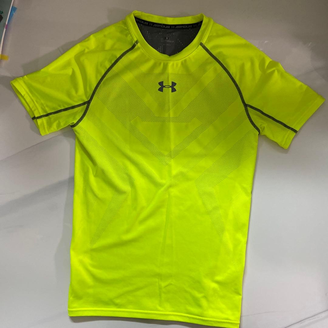Under Armour 蛍光イエロー トレーニングトップ - メルカリ