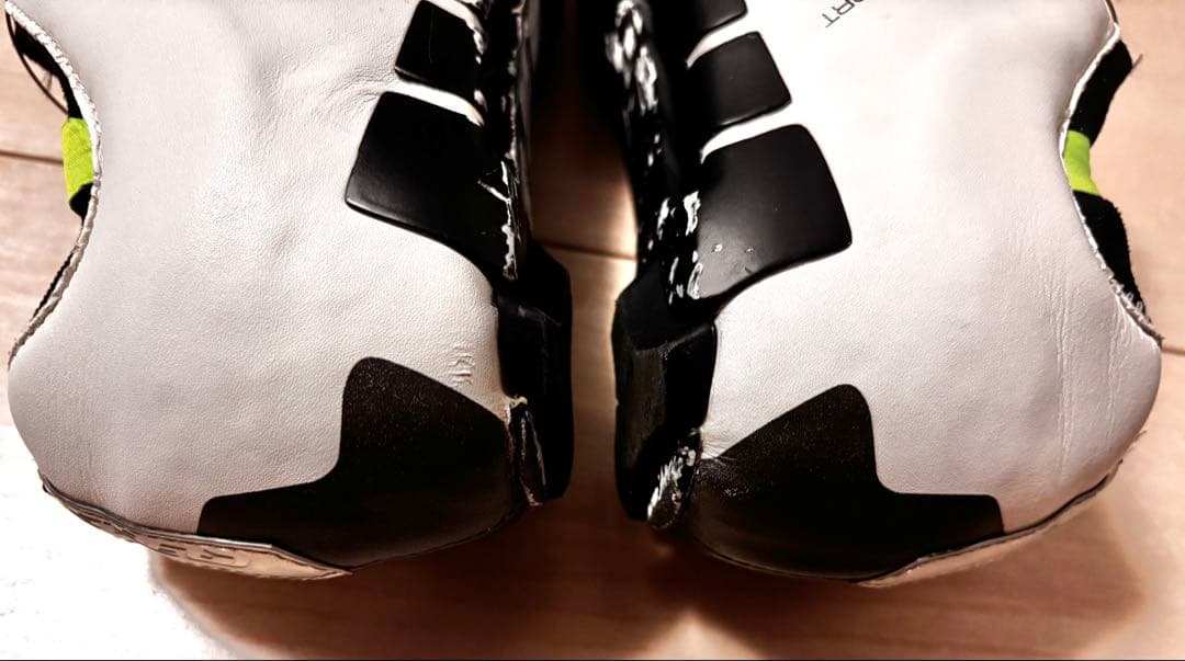 Q36.5 ユニークロード　ホワイト　EU42サイズ 26.5〜27.0cm